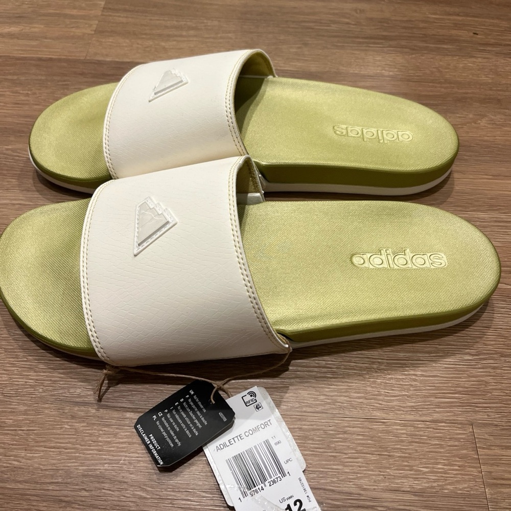 Adidas men’s White and gold slides Adilette comfort nwt size 11